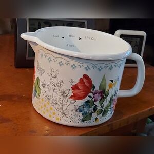 Retired Pioneer Woman  Measuring Cup with Spout and Handle